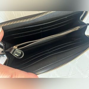 Black pattern zippered wallet in good shape never used